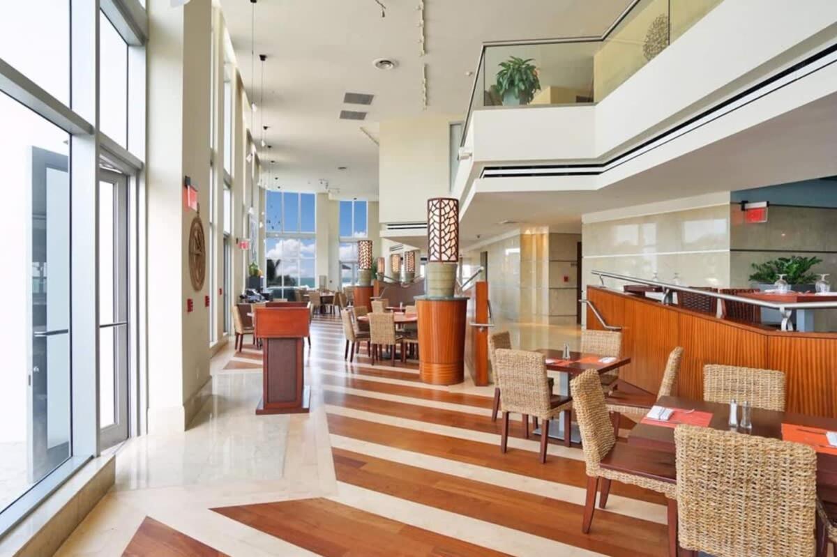 Beachfront Resort Pool Ocean View Balcony Miami Beach Buitenkant foto