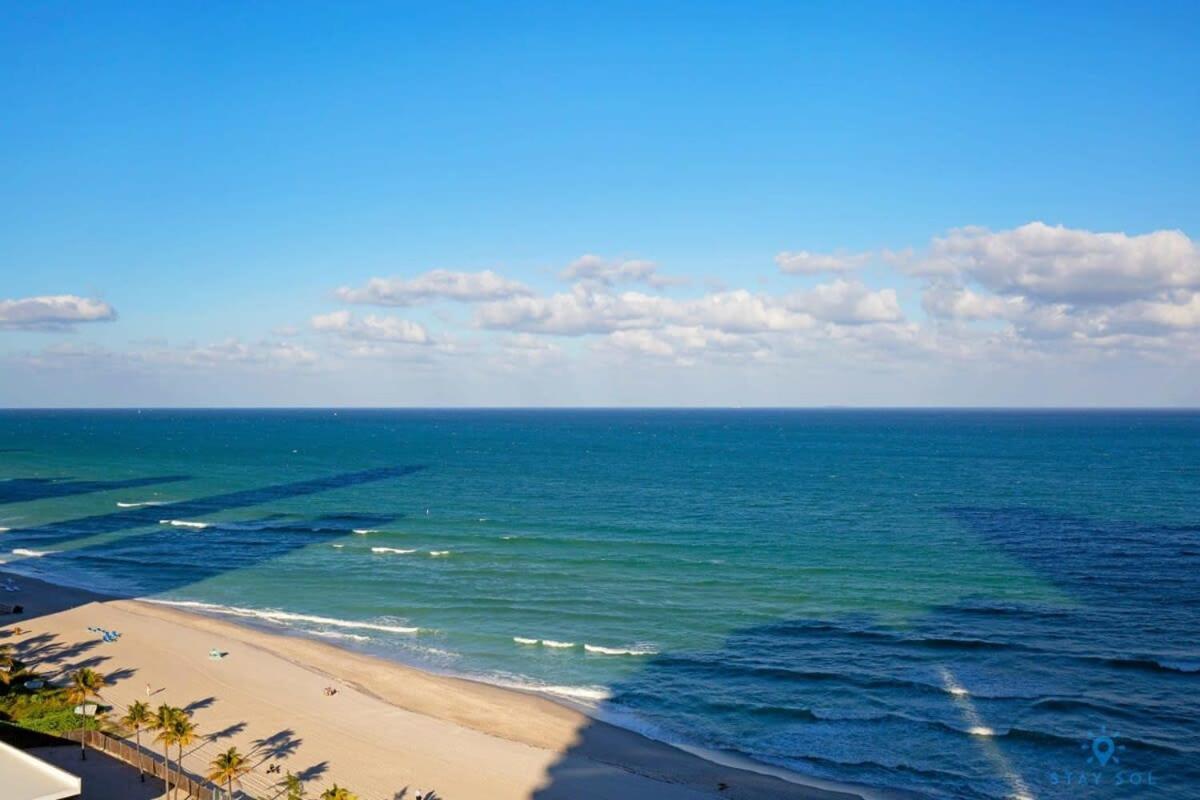 Beachfront Resort Pool Ocean View Balcony Miami Beach Buitenkant foto
