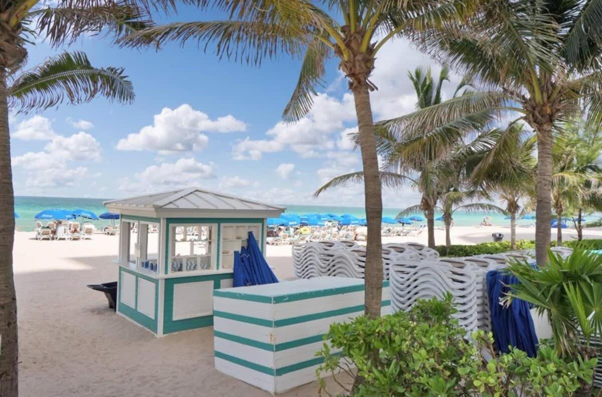 Beachfront Resort Pool Ocean View Balcony Miami Beach Buitenkant foto