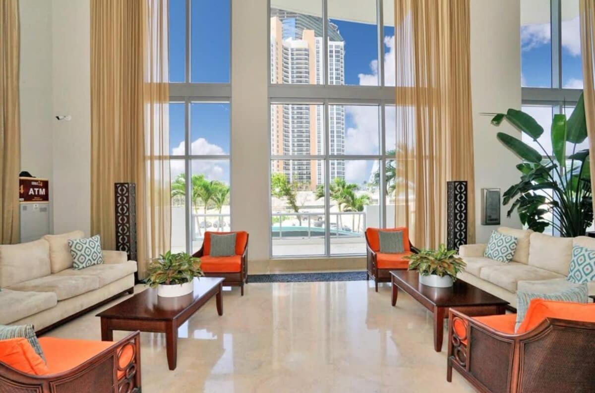 Beachfront Resort Pool Ocean View Balcony Miami Beach Buitenkant foto